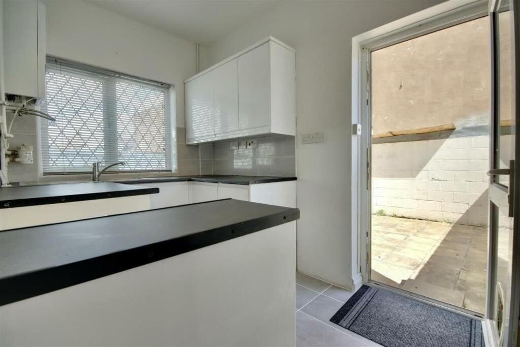 Improved Private House In Central Location Portsmouth Exteriér fotografie