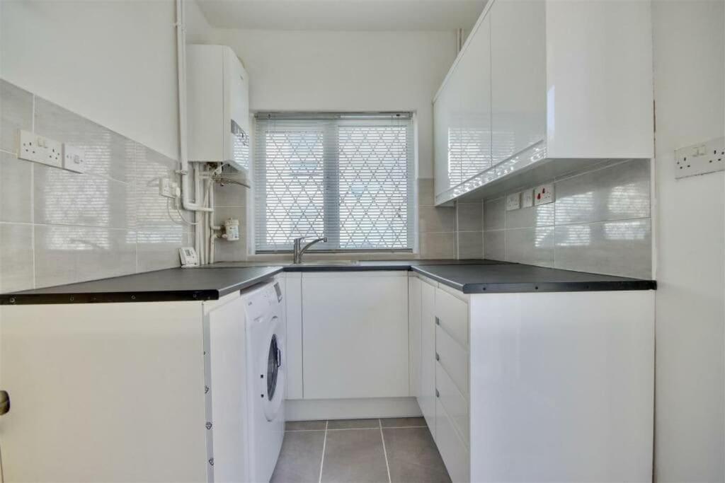 Improved Private House In Central Location Portsmouth Exteriér fotografie