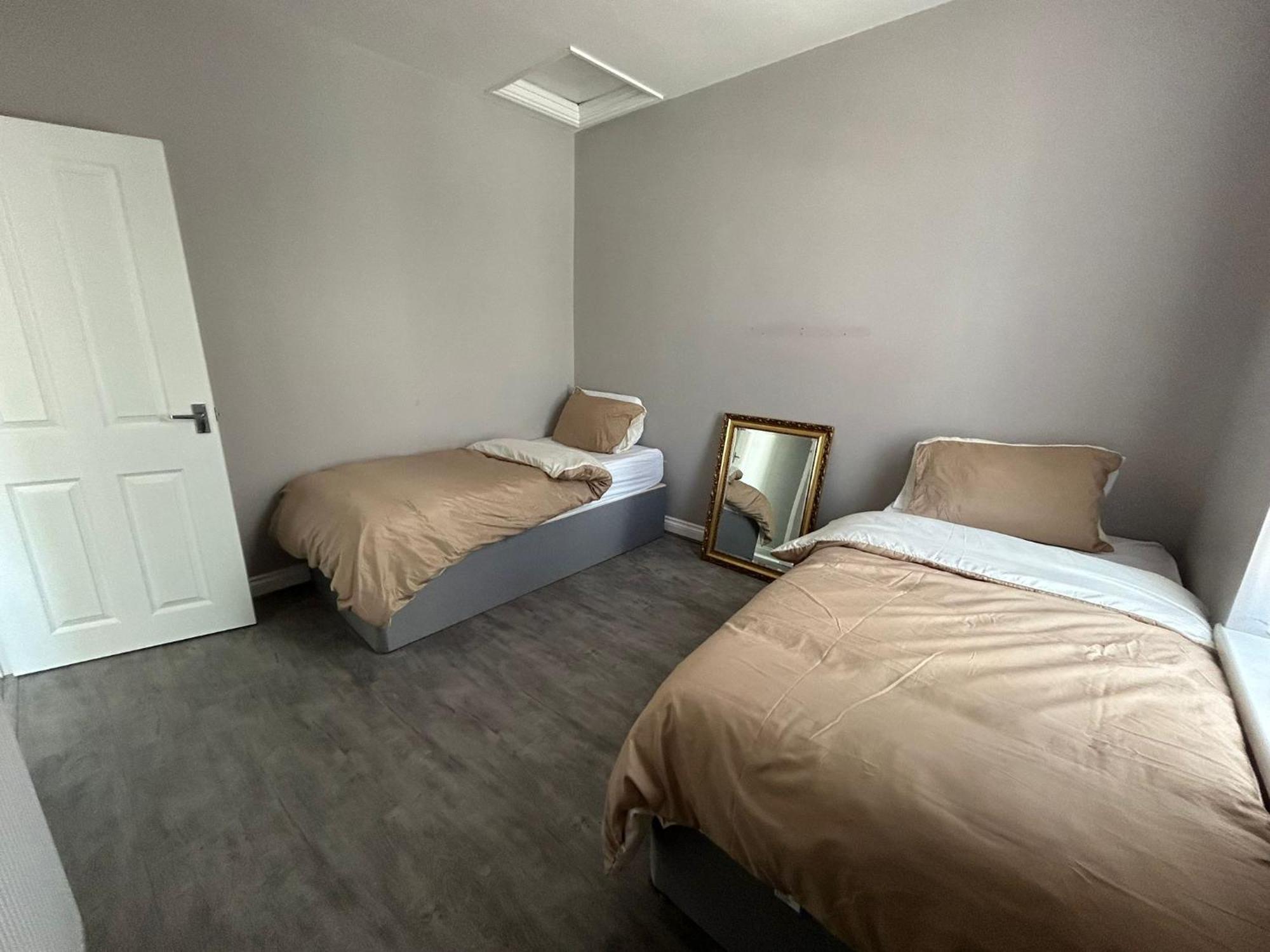 Improved Private House In Central Location Portsmouth Exteriér fotografie